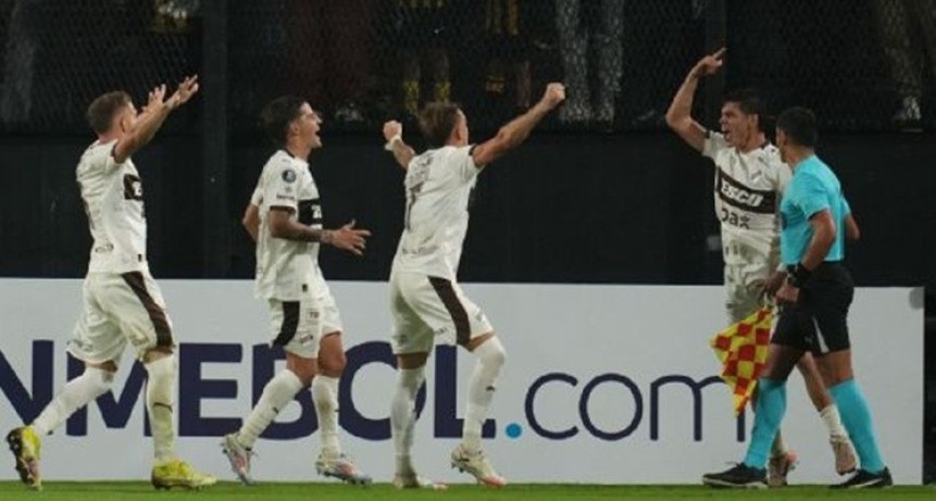 NOCHE &Eacute;PICA: Platense dio el golpe en Uruguay y volte&oacute; a Pe&ntilde;arol en la Libertadores