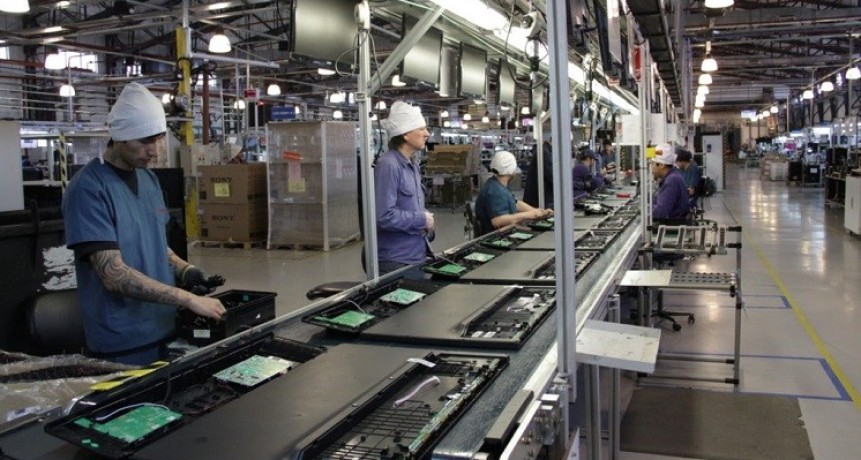 ALERTA ROJA EN LA INDUSTRIA: f&aacute;bricas a media m&aacute;quina y desplome productivo en sectores clave
