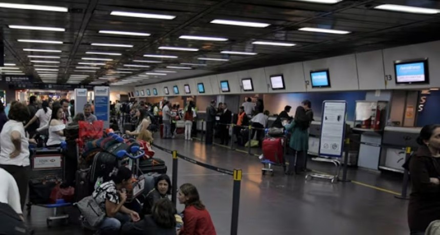 CAOS EN AEROPARQUE: paro de Asociaci&oacute;n de Trabajadores del Estado amenaza con demoras en vuelos durante todo el d&iacute;a