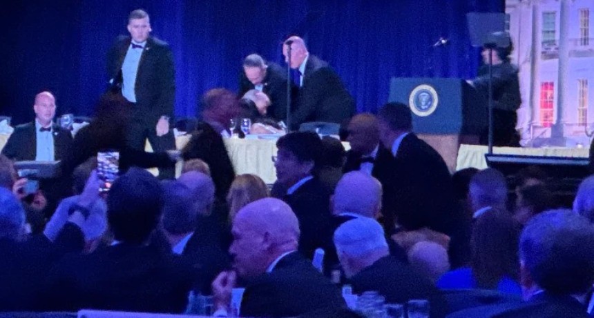 TERROR Y DISPAROS EN WASHINGTON: p&aacute;nico en una cena con Trump, evacuaci&oacute;n total y un detenido