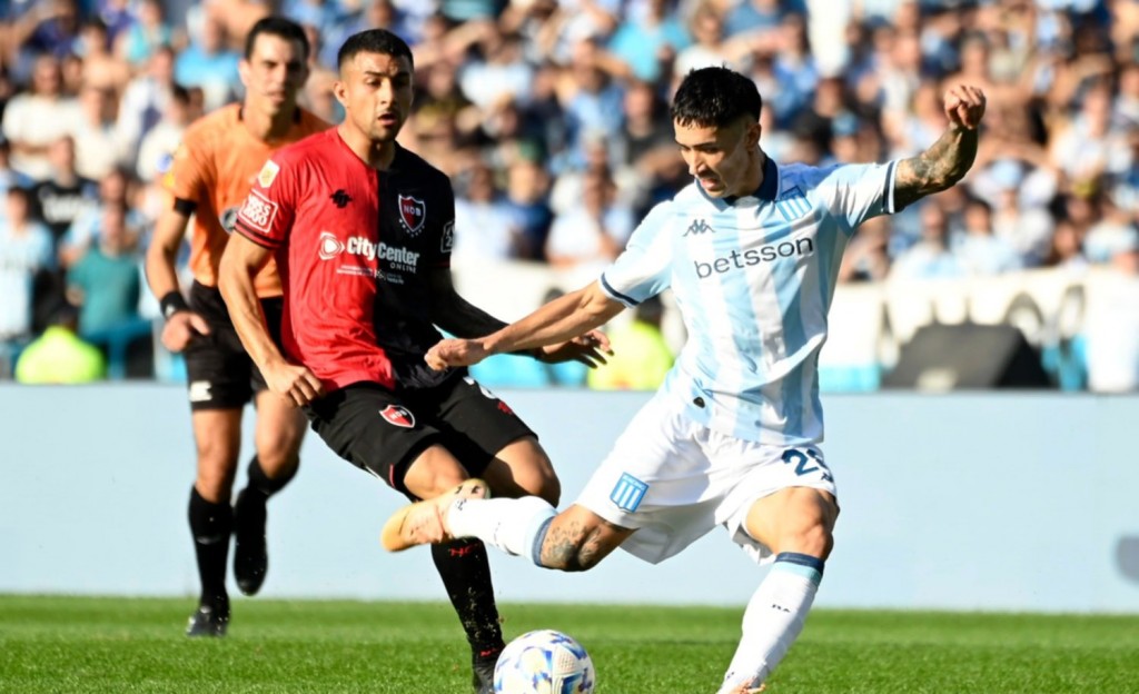 Con uno menos, Racing ganó sobre la hora y dejó a Newell’s sin playoffs