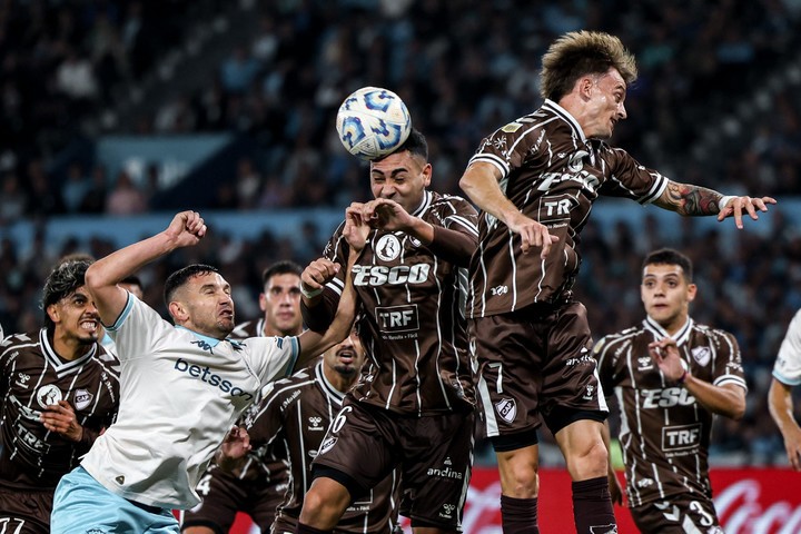 ¡Batacazo en el Cilindro! Platense dejó mudo a Racing y se metió en cuartos