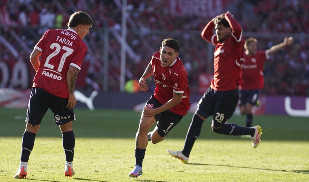 Montiel voló, hizo un golazo imposible y metió al Rojo en un duelo explosivo con Boca