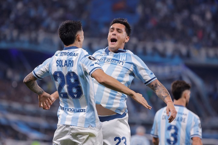 ¡Maravilla total! Racing aplastó a Colo-Colo y se metió en octavos con un show de goles en Avellaneda