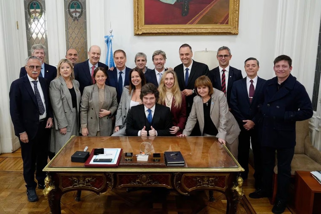 ESC&Aacute;NDALO SALARIAL EN LA C&Uacute;PULA DEL PODER: SUBAS DE M&Aacute;S DEL 120% Y SUELDOS MILLONARIOS EN EL ESTADO