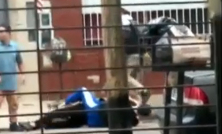 BRUTAL REACCI&Oacute;N EN SAN JUSTO: vecinos atraparon a un motochorro con una llave de Jiu Jitsu