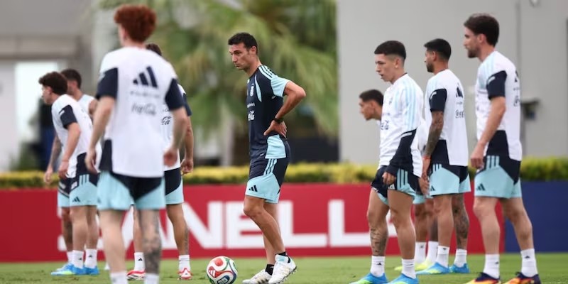 &iexcl;BOMBA MUNDIALISTA! Scaloni empieza a definir la lista para defender la gloria en 2026