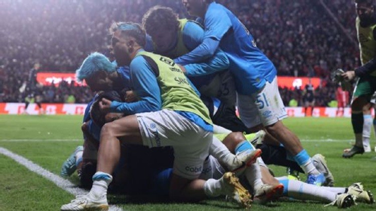 LOCURA TOTAL Y FINAL HIST&Oacute;RICA: Belgrano lo empat&oacute; en la &uacute;ltima, sobrevivi&oacute; a un milagro y enfrentar&aacute; a River por el t&iacute;tulo