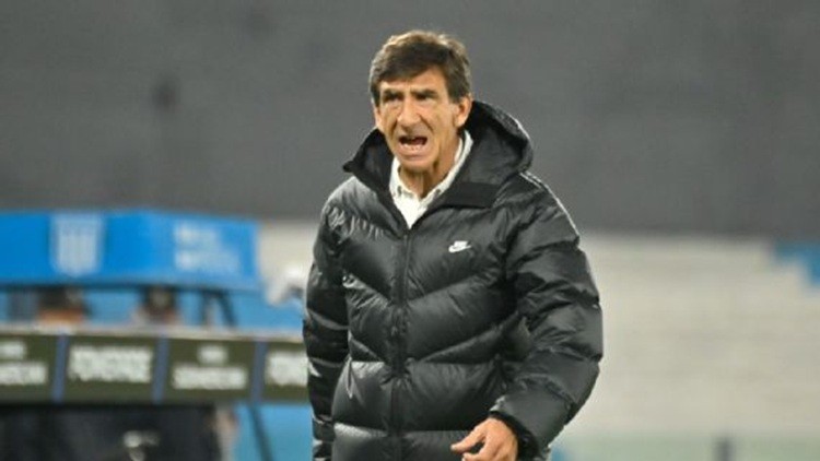 BOMBAZO TOTAL EN RACING: Gustavo Costas dej&oacute; de ser el t&eacute;cnico y se termin&oacute; una era hist&oacute;rica en la Academia