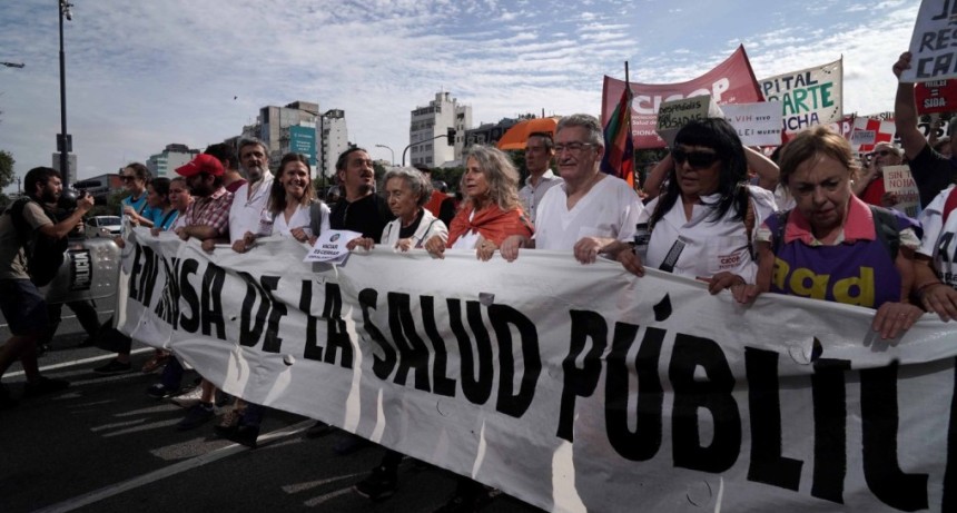 CRECE LA TENSI&Oacute;N: convocan a una masiva marcha en Plaza de Mayo por el ajuste en Salud