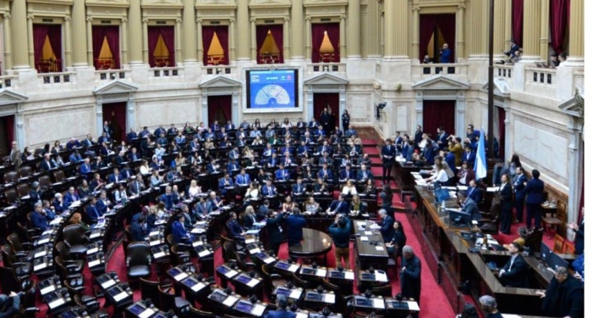 JORNADA CALIENTE EN DIPUTADOS: el oficialismo logr&oacute; dos triunfos clave y fren&oacute; la avanzada opositora contra Adorni