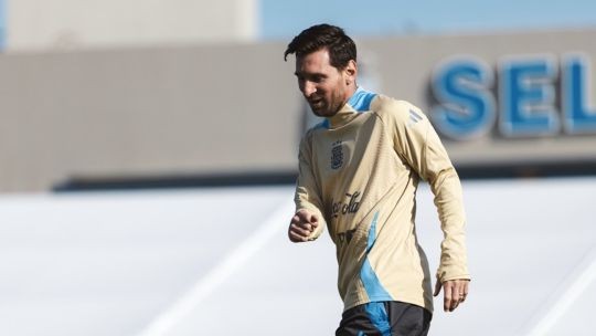 Messi vuelve y Scaloni cambia el mediocampo: la Selección se reconfigura para visitar a Chile