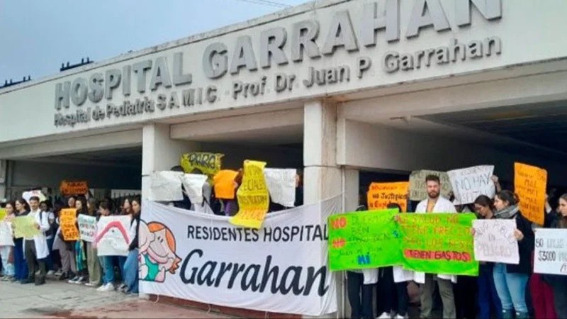 Escándalo por el Garrahan: sin oferta del Gobierno, los trabajadores paran y marchan a Plaza de Mayo