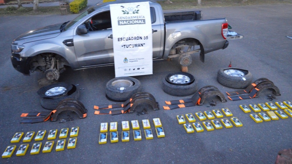Impactante: cayó en Tucumán con 50 kilos de cocaína escondidos en las ruedas de una camioneta