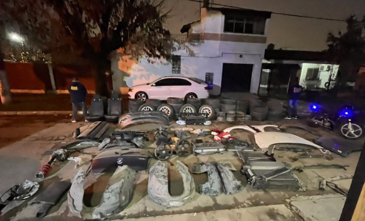 GOLPE AL NEGOCIO ILEGAL: cay&oacute; una banda que desguazaba autos robados y vend&iacute;a autopartes por redes sociales