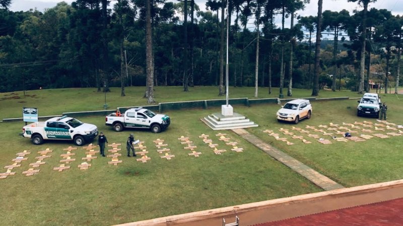 MEGAOPERATIVO EN LA FRONTERA: secuestran m&aacute;s de 900 kilos de marihuana en una camioneta robada