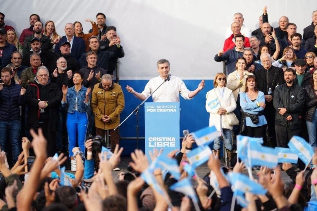 MASIVA MOVILIZACI&Oacute;N POR CRISTINA: el kirchnerismo volvi&oacute; a pedir su candidatura y desafi&oacute; al escenario pol&iacute;tico
