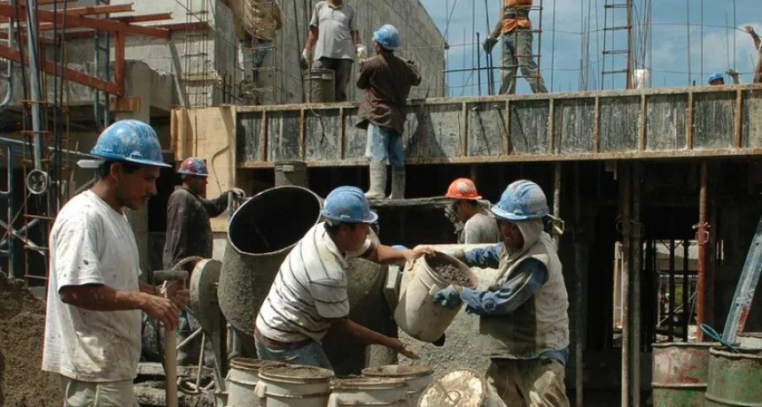 FUERTE SE&Ntilde;AL DE ALERTA: la construcci&oacute;n y la industria volvieron a caer y se enfr&iacute;a la actividad econ&oacute;mica