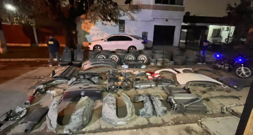 GOLPE AL NEGOCIO ILEGAL: cay&oacute; una banda que desguazaba autos robados y vend&iacute;a autopartes por redes sociales