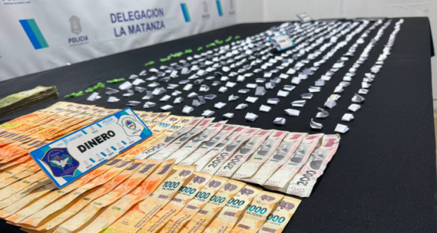 DROGA A METROS DE UNA IGLESIA: detuvieron a cuatro personas y secuestraron casi 800 envoltorios de coca&iacute;na