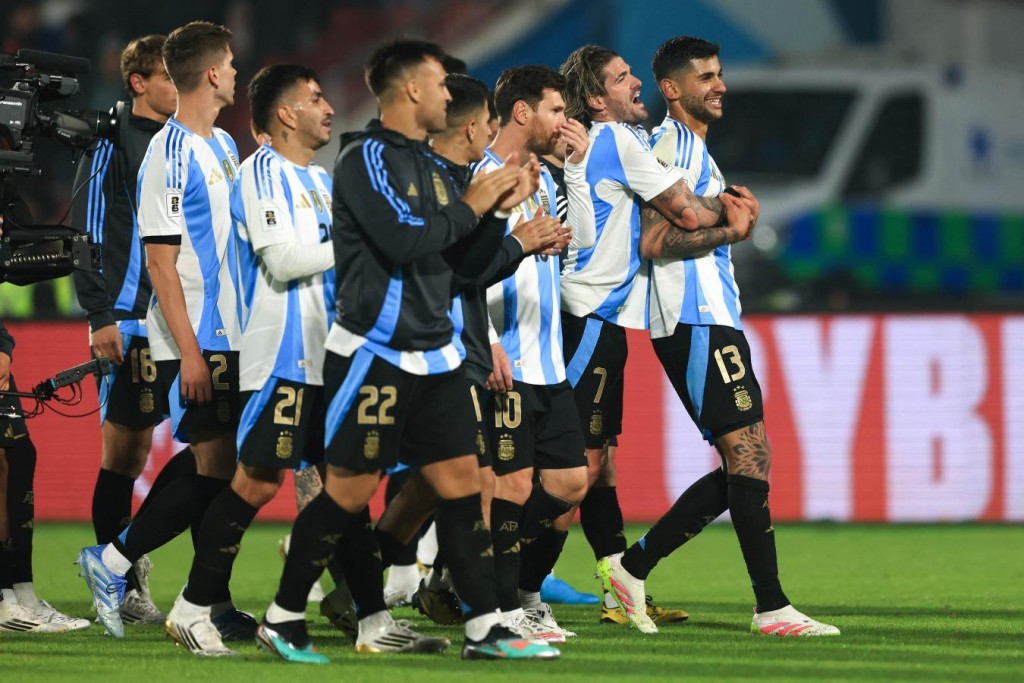 Argentina conserva el N°1 del ranking FIFA, pero la presión europea crece