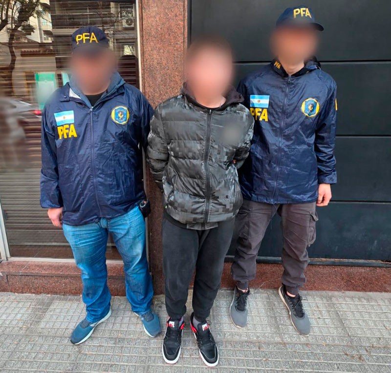 Cayeron dos de la banda que cazaba choferes de apps: uno trabajaba en sushi y otro en una barbería