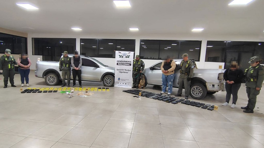Golpe al narco en Tucumán: Gendarmería secuestró más de 100 kilos de cocaína en dos camionetas