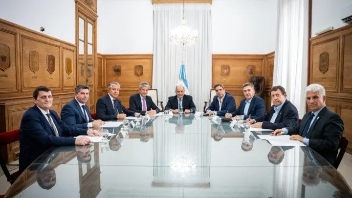 Milei pierde poder en el Congreso y ahora sale a mendigar apoyo de gobernadores para frenar las leyes