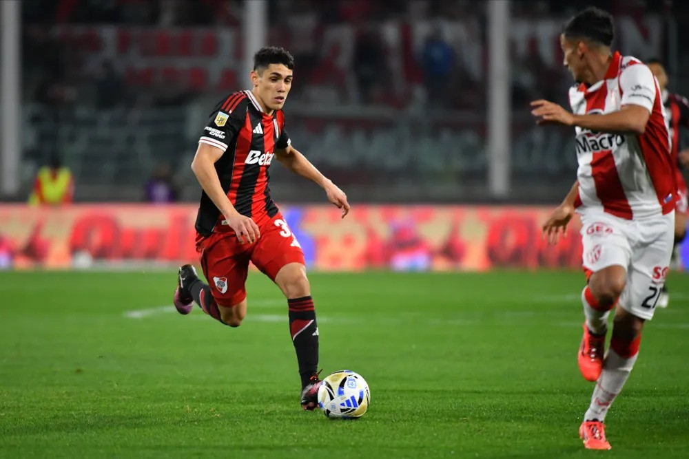 River arrasó en Córdoba: paliza 4-0 a Instituto y liderazgo absoluto en el Clausura