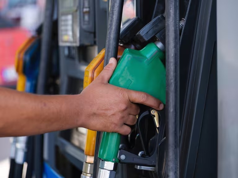  YPF aumenta la nafta un 2,5% y anuncia precios que cambiarán según la hora y el barrio