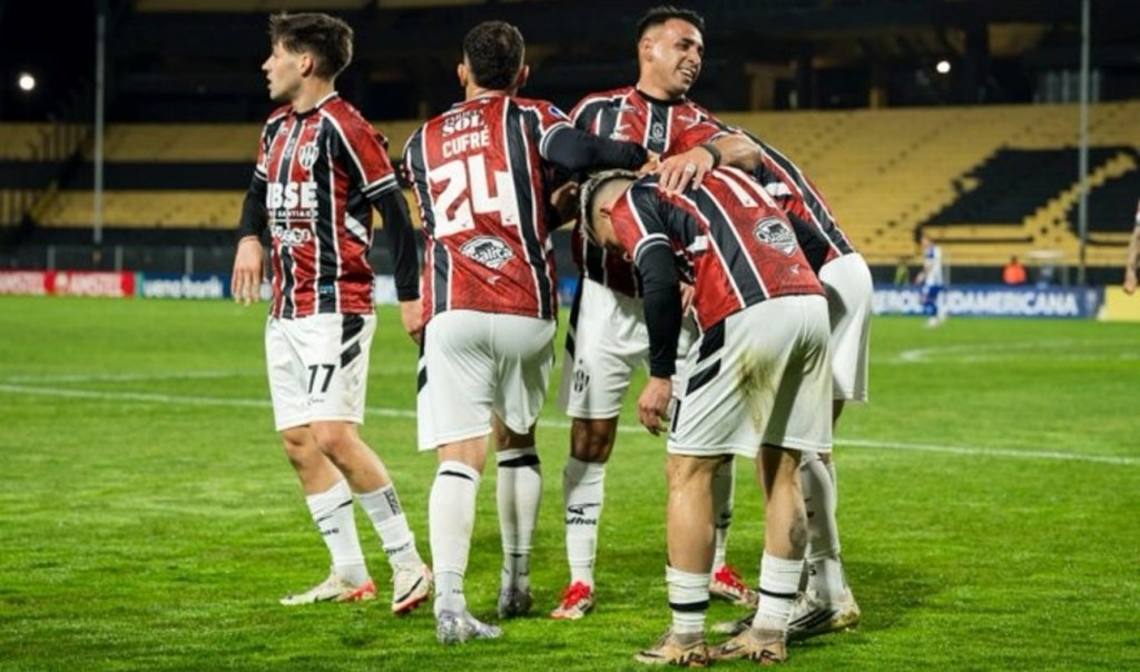 ¡Histórico! Central Córdoba goleó en Uruguay y se metió en octavos de la Sudamericana
