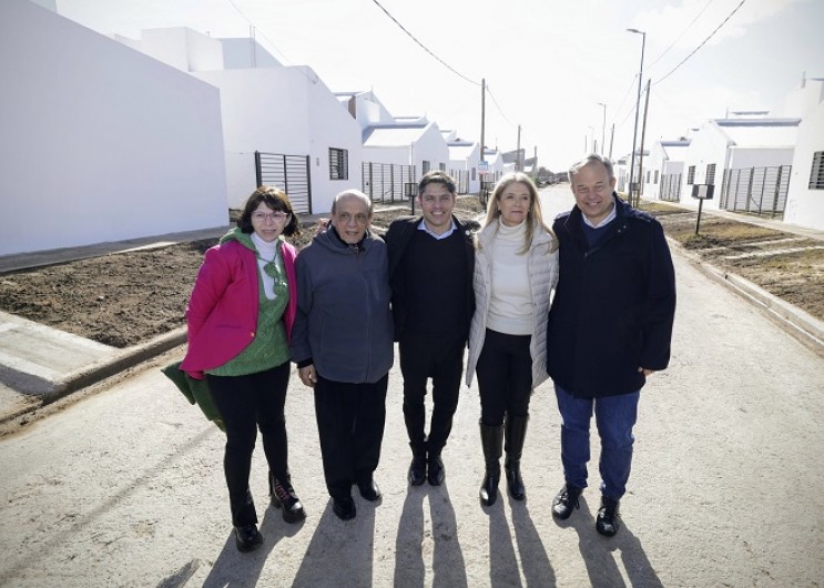 Kicillof entregó viviendas en Berazategui y lanzó duras críticas: “Interrumpir la obra pública es una estupidez”