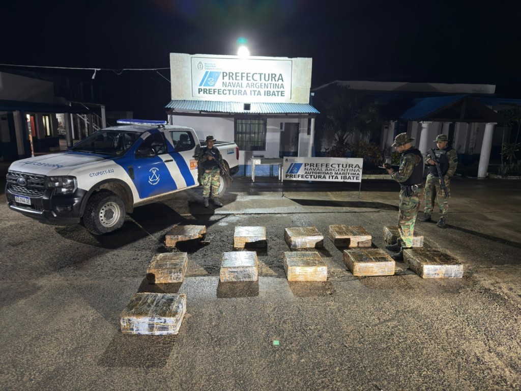 Prefectura secuestró más de 400 kilos de marihuana ocultos a orillas del Paraná
