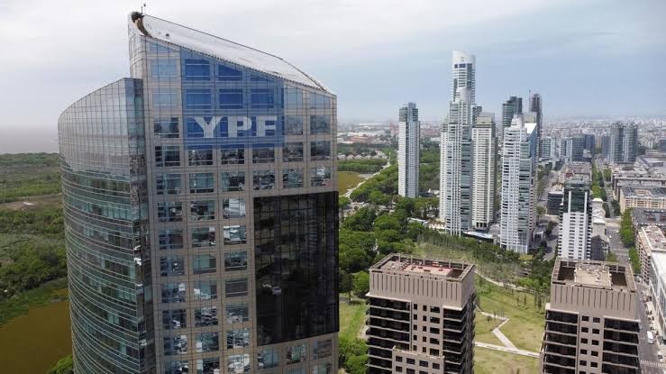 LA CAJA OPACA DE YPF LLEGA A LA CORTE: reclaman saber c&oacute;mo reparte millones en pauta publicitaria