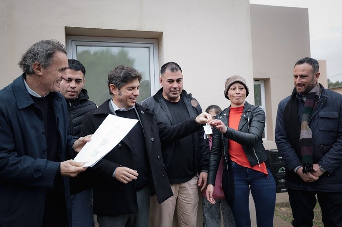 FUERTE CRUCE: Kicillof entreg&oacute; viviendas en Tapalqu&eacute; y volvi&oacute; a apuntar contra el ajuste de Milei