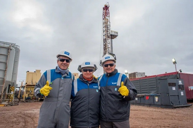 VACA MUERTA EN EL FOCO DEL FMI: Georgieva recorri&oacute; el yacimiento junto a Caputo y destac&oacute; el potencial energ&eacute;tico argentino