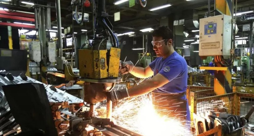 POBRE INDUSTRIA: por falta de obras, el Gobierno obliga a importar gas y pone en jaque la producci&oacute;n