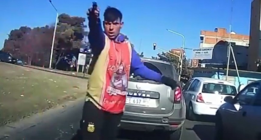 CIUDAD MADERO: apuntaron con un arma a una conductora en pleno sem&aacute;foro