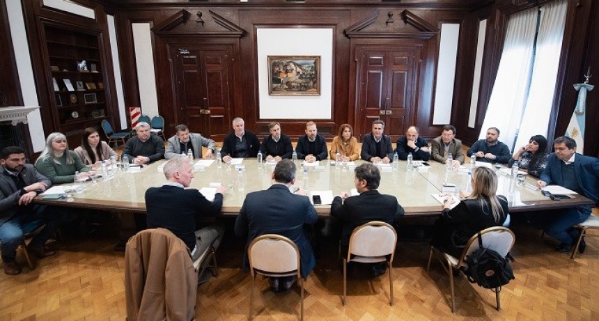 M&Aacute;S FINANCIAMIENTO PARA LOS MUNICIPIOS: Kicillof y Cuattromo firmaron convenios por m&aacute;s de 14.179 millones de pesos