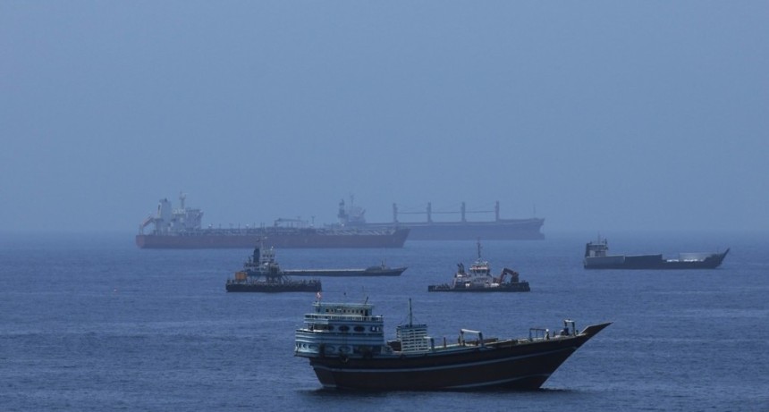 ALARMA GLOBAL POR ORMUZ: el estrecho queda casi paralizado en plena escalada entre Estados Unidos e Ir&aacute;n