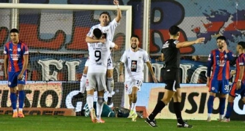 RIESTRA DIO EL GOLPE EN MOR&Oacute;N: elimin&oacute; a San Lorenzo por penales y avanz&oacute; en la Copa Argentina
