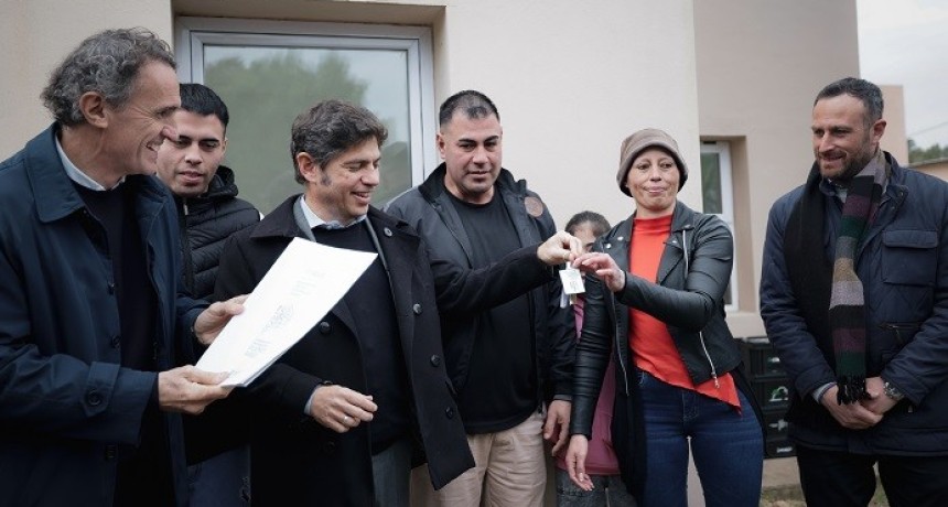 FUERTE CRUCE: Kicillof entreg&oacute; viviendas en Tapalqu&eacute; y volvi&oacute; a apuntar contra el ajuste de Milei
