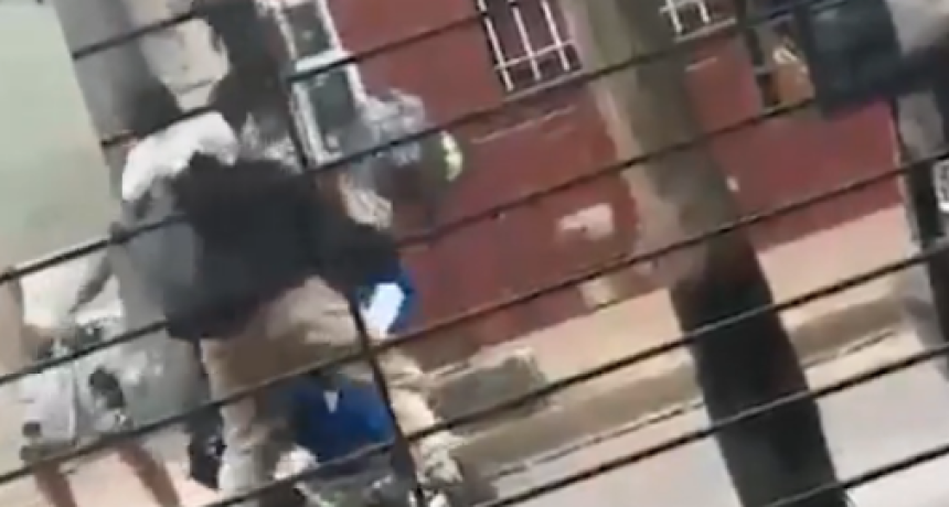 INCRE&Iacute;BLE EN LA MATANZA: vecinos atraparon a un presunto motochorro y descubrieron que su c&oacute;mplice ten&iacute;a prisi&oacute;n domiciliaria