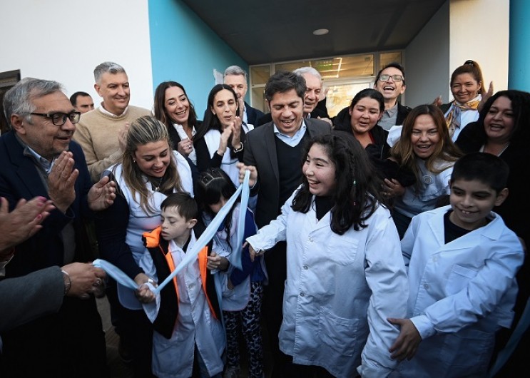 Kicillof desafía a Milei y abre una escuela especial mientras el Presidente veta la ley de discapacidad