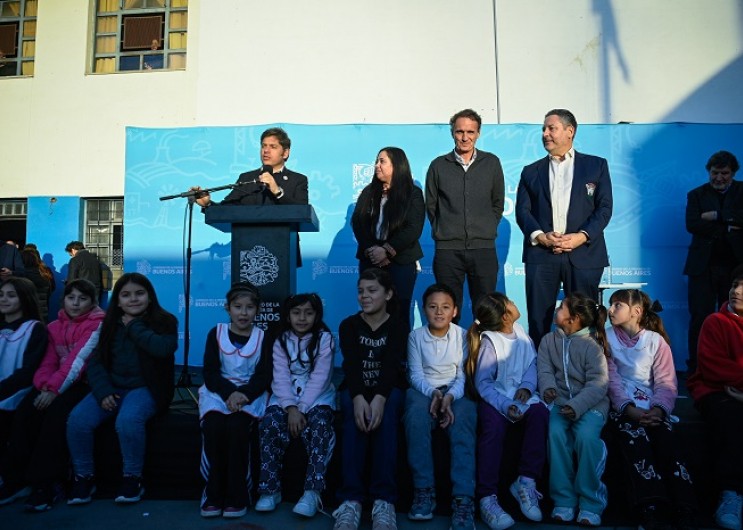 Kicillof amplió una escuela en Merlo y sumó móviles para reforzar la seguridad