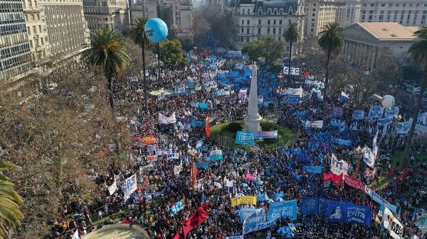San Cayetano: multitudinaria marcha contra el Gobierno y un pedido urgente de unidad
