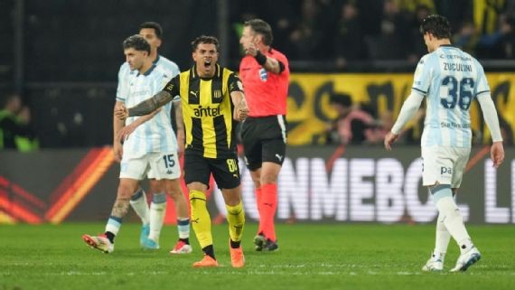 ¡Dramático final en Montevideo! Peñarol vence a Racing y complica a la Academia en la Libertadores
