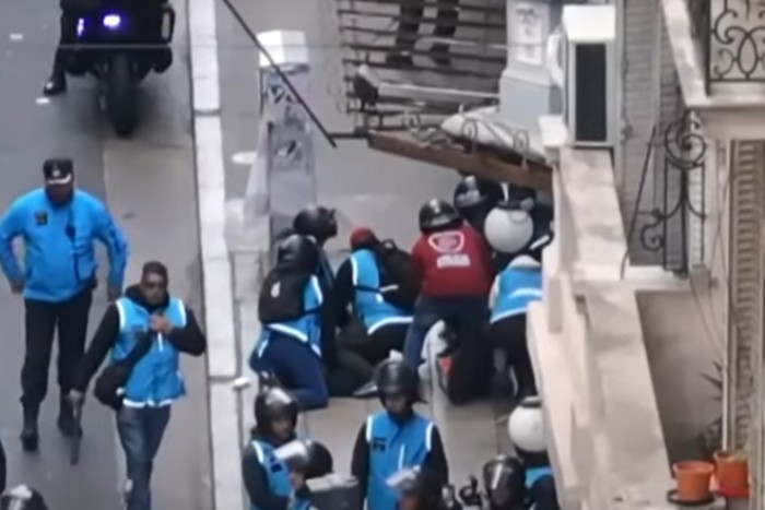 Tensión en el Congreso: detuvieron a dos mujeres en la marcha de jubilados
