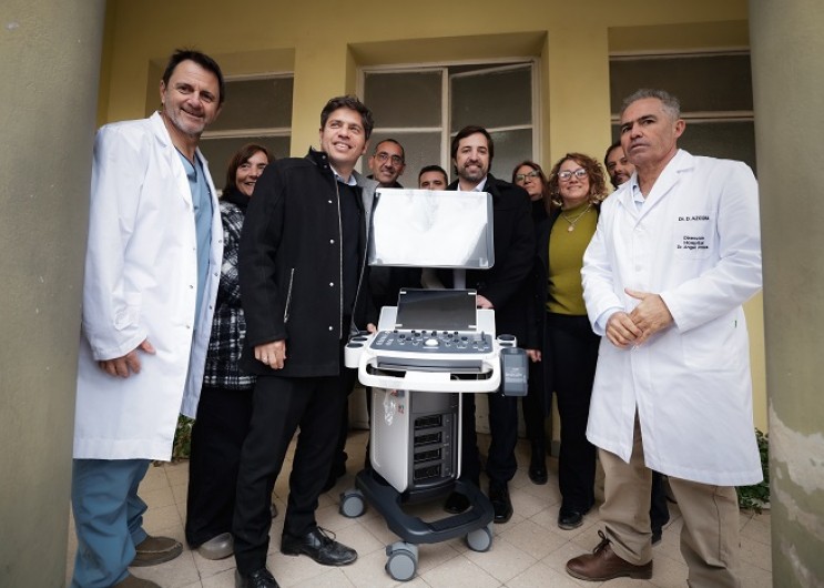 Azul recibe un impulso sanitario: Kicillof inauguró laboratorio y entregó ambulancia de alta complejidad