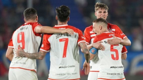 Estudiantes gana con polémica en Asunción y toma ventaja en la Libertadores